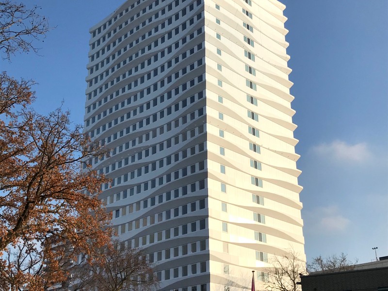 Gevel van de toren in het plan Nido Utrecht is af